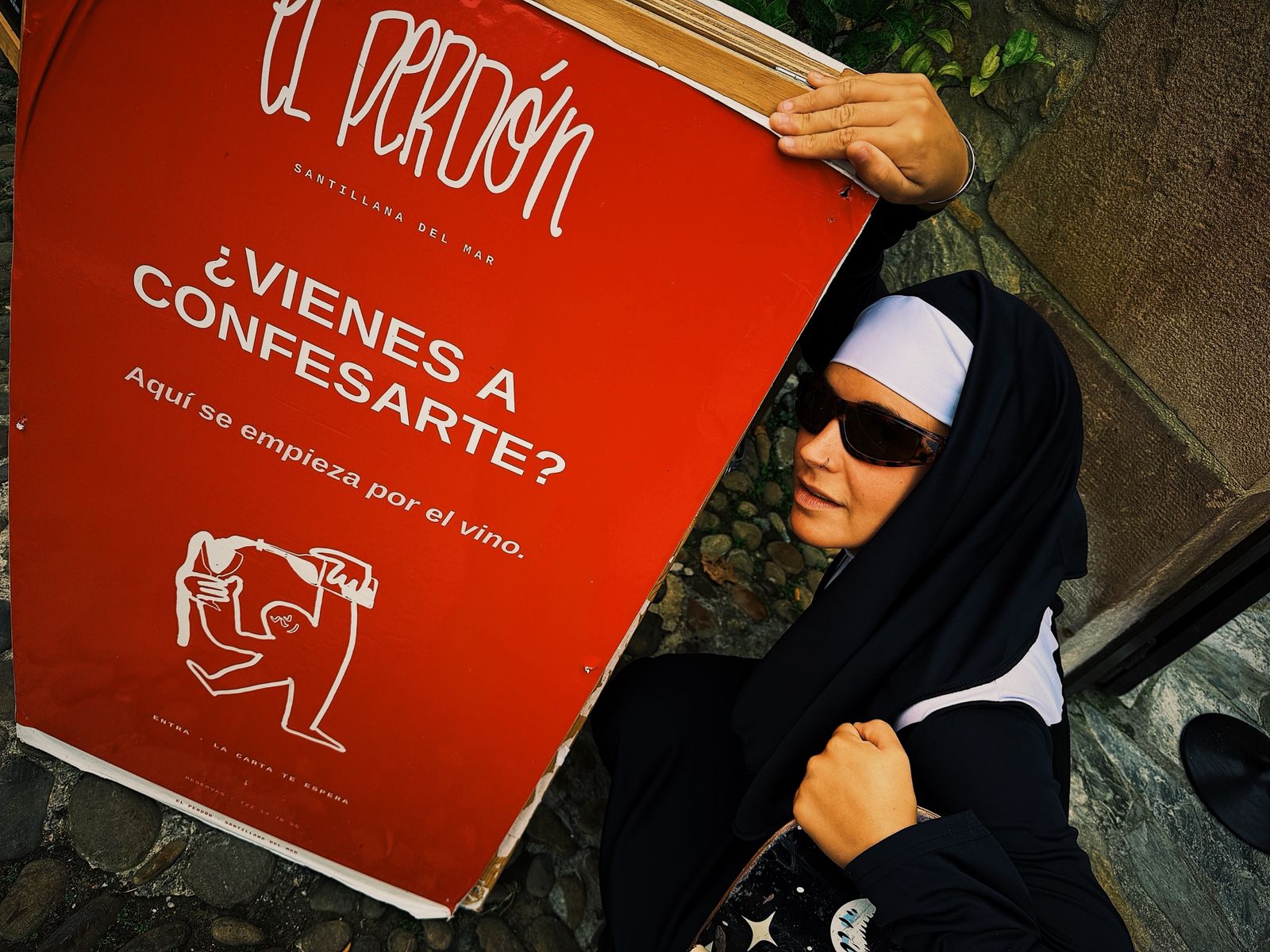 El caballete rojo de El Perdón en la entrada